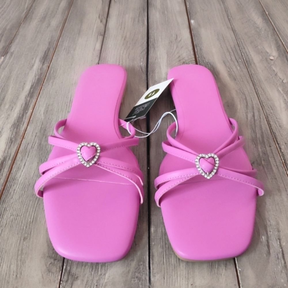 New Wild Fable Pink Heart Charm Strappy Sandals in Pink Size 11 🩷